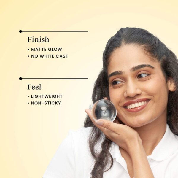 Foxtale Dewy Sunscreen SPF 70 PA++++ With Niacinamide + Provitamin B5 + Vitamin E (15 ml) - Foxtale