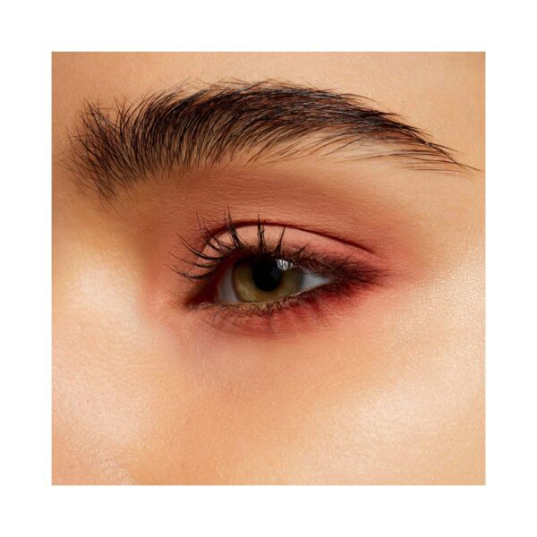 M.A.C Powder Kiss Eyeshadow - Strike A Pose (1.5 g) - M.A.C