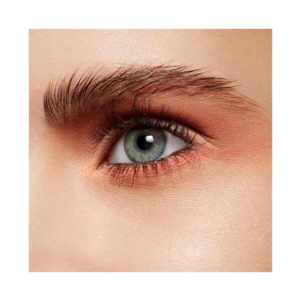 M.A.C Powder Kiss Eyeshadow - Strike A Pose (1.5 g) - M.A.C