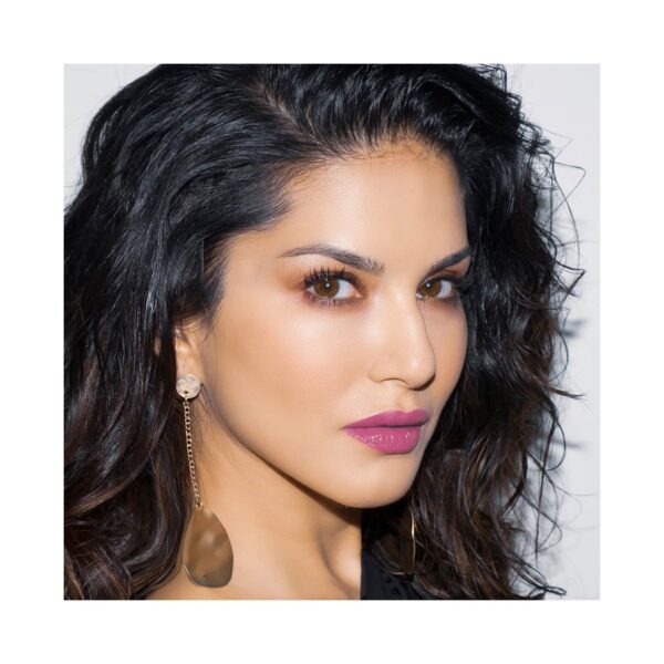 Star Struck by Sunny Leone Lip Gloss With Lip Liner & Lipstick Lip Kit - Kiss Me Pink (3 Pcs) - Star Struck by Sunny Leone