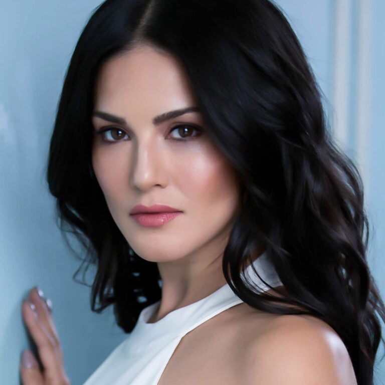 Star Struck by Sunny Leone Lip Kit - Baby Doll (3Pcs) - Star Struck by Sunny Leone