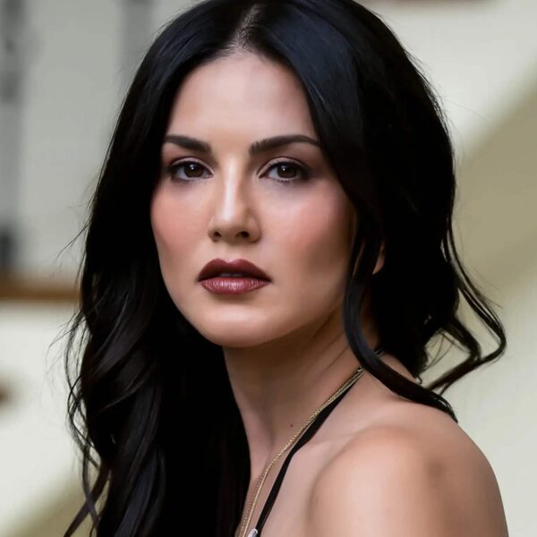 Star Struck by Sunny Leone Lip Kit - Cinnamon (3Pcs) - Star Struck by Sunny Leone