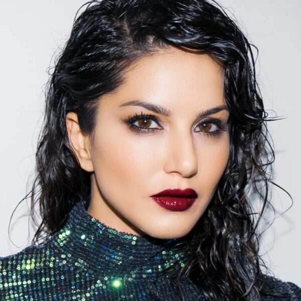 Star Struck by Sunny Leone Lip Kit - Midnight Twinkle (2Pcs) - Star Struck by Sunny Leone