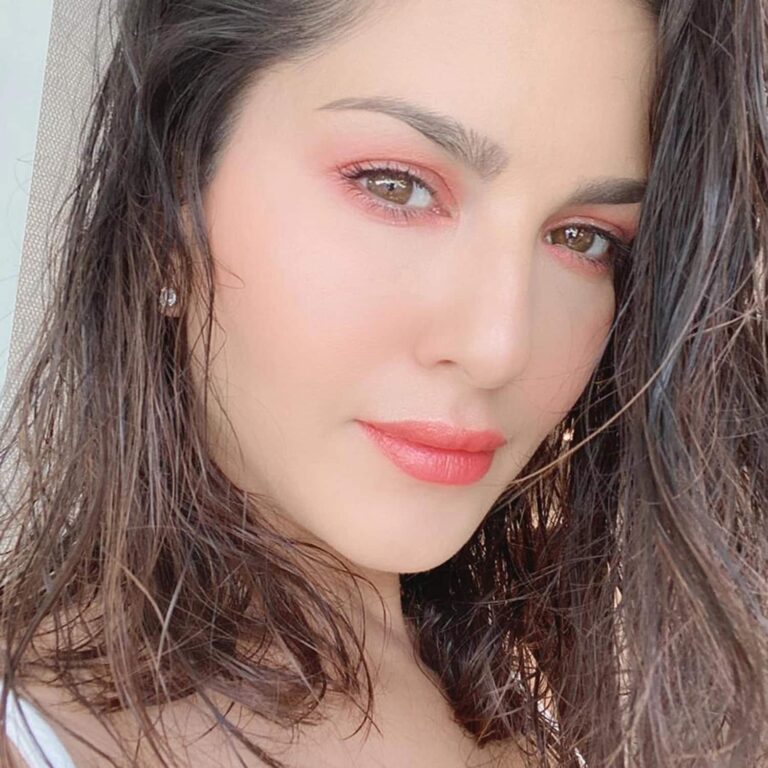 Star Struck by Sunny Leone Lip Kit - Stardust (3Pcs) - Star Struck by Sunny Leone