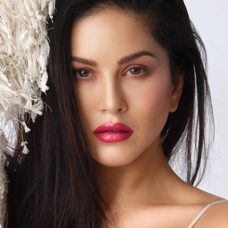 Star Struck by Sunny Leone Lip Kit - Wild Cherry (2Pcs) - Star Struck by Sunny Leone