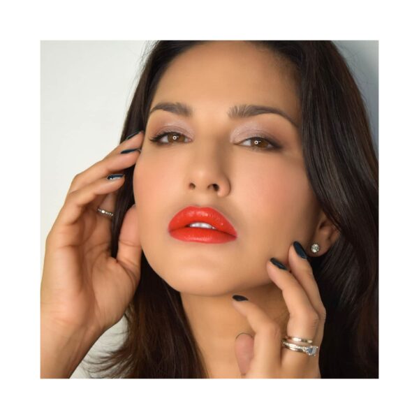Star Struck by Sunny Leone Long Wear Lip Liner And Intense Matte Lipstick - Red Carpet (2 Pcs) - Star Struck by Sunny Leone